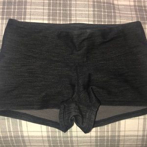 Size 6 LuLuLemon athletica stretch shorts